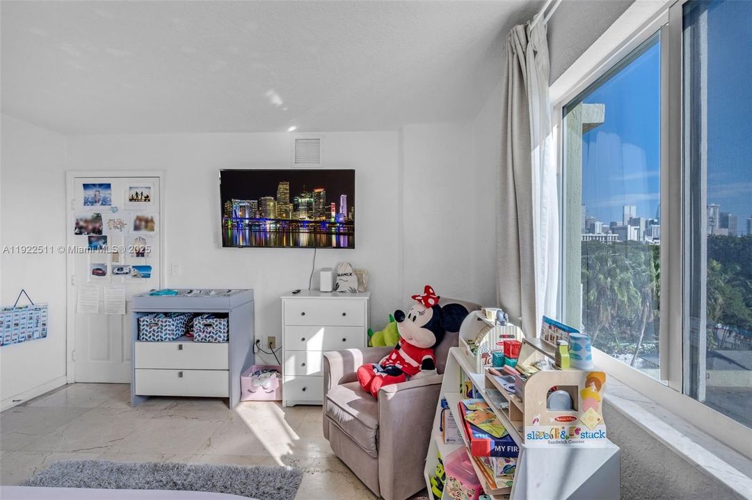 待售: $340,000 (2 贝兹, 2 浴室, 891 平方英尺)