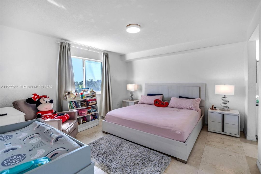 待售: $340,000 (2 贝兹, 2 浴室, 891 平方英尺)