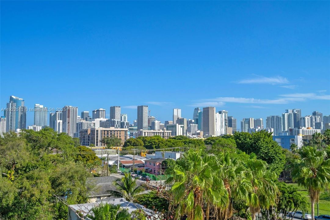 待售: $340,000 (2 贝兹, 2 浴室, 891 平方英尺)