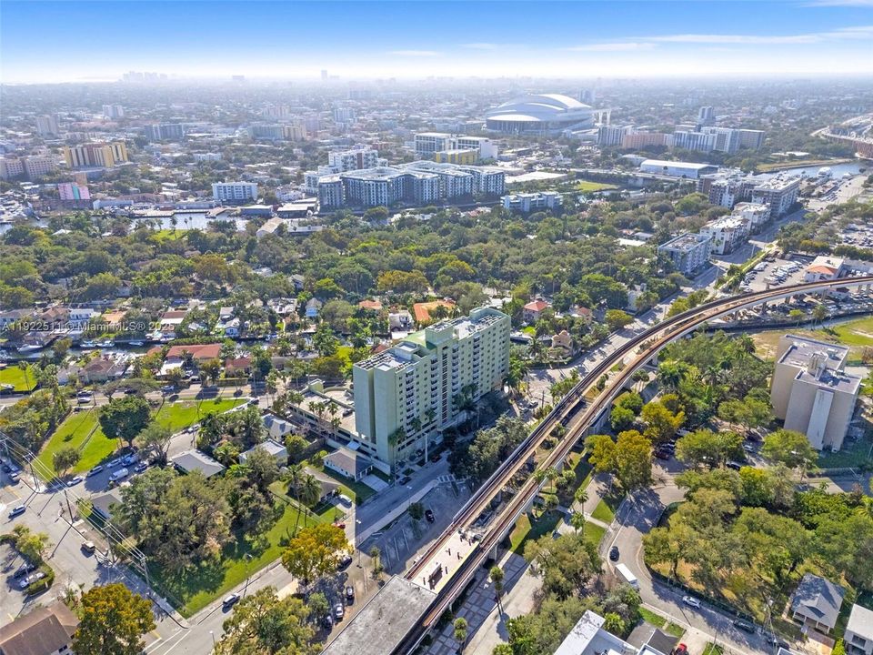 待售: $340,000 (2 贝兹, 2 浴室, 891 平方英尺)