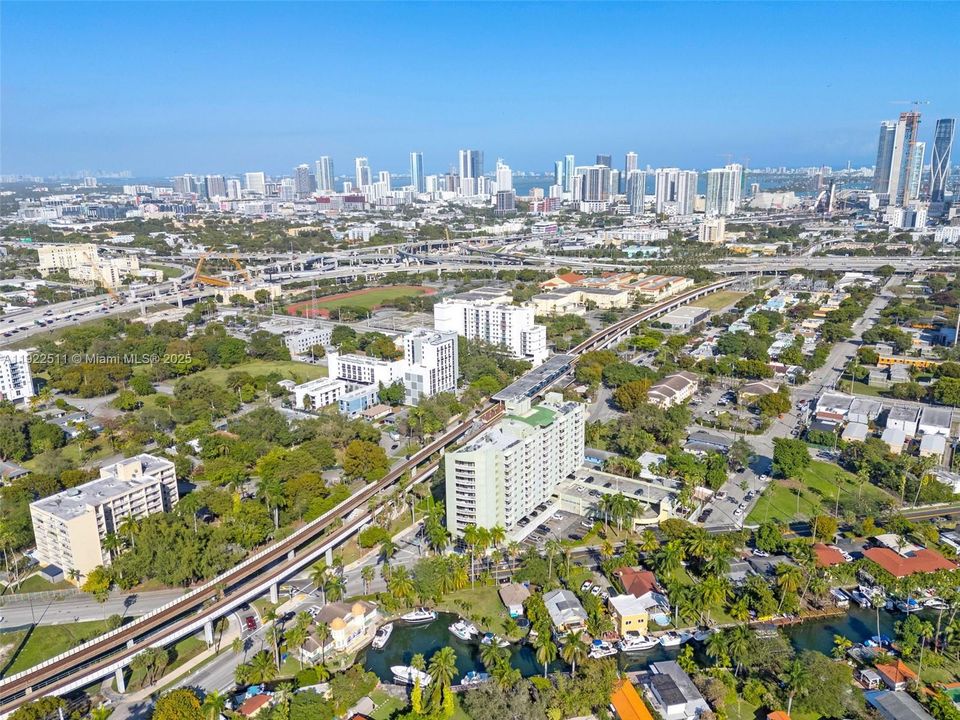 待售: $340,000 (2 贝兹, 2 浴室, 891 平方英尺)