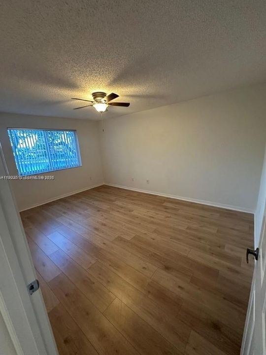 For Sale: $195,000 (2 beds, 2 baths, 1215 Square Feet)