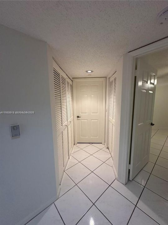 For Sale: $195,000 (2 beds, 2 baths, 1215 Square Feet)