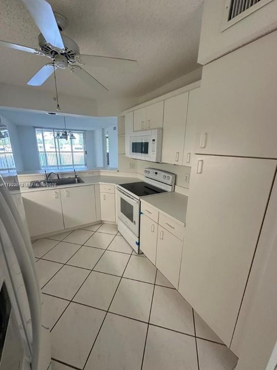 For Sale: $195,000 (2 beds, 2 baths, 1215 Square Feet)