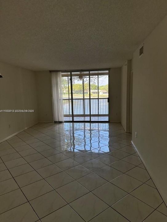 For Sale: $195,000 (2 beds, 2 baths, 1215 Square Feet)
