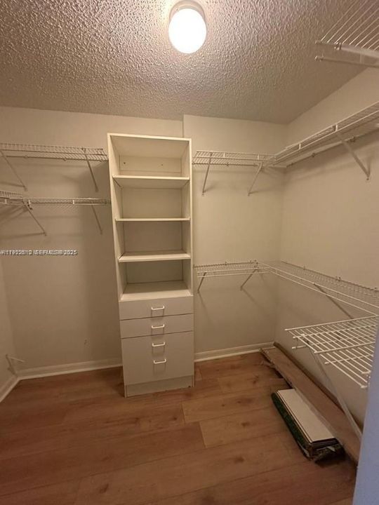 For Sale: $195,000 (2 beds, 2 baths, 1215 Square Feet)