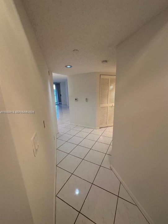 For Sale: $195,000 (2 beds, 2 baths, 1215 Square Feet)