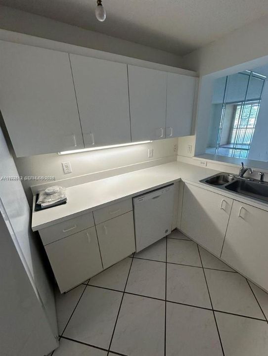 For Sale: $195,000 (2 beds, 2 baths, 1215 Square Feet)