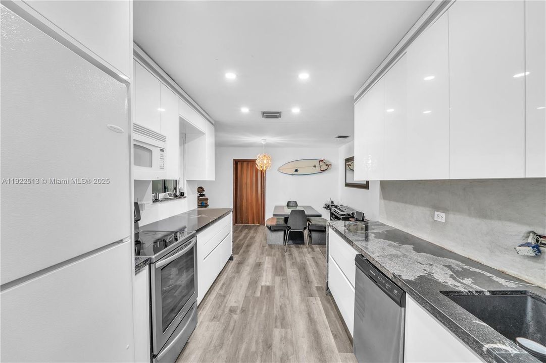 For Sale: $630,000 (3 beds, 2 baths, 1527 Square Feet)