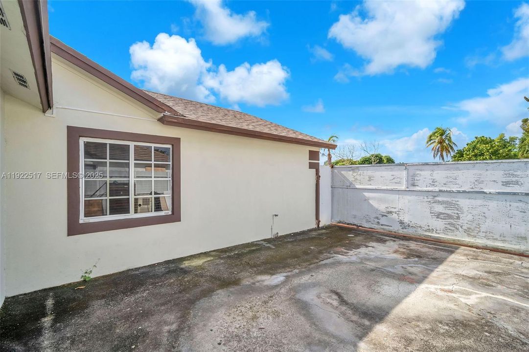 For Sale: $764,500 (4 beds, 2 baths, 1927 Square Feet)
