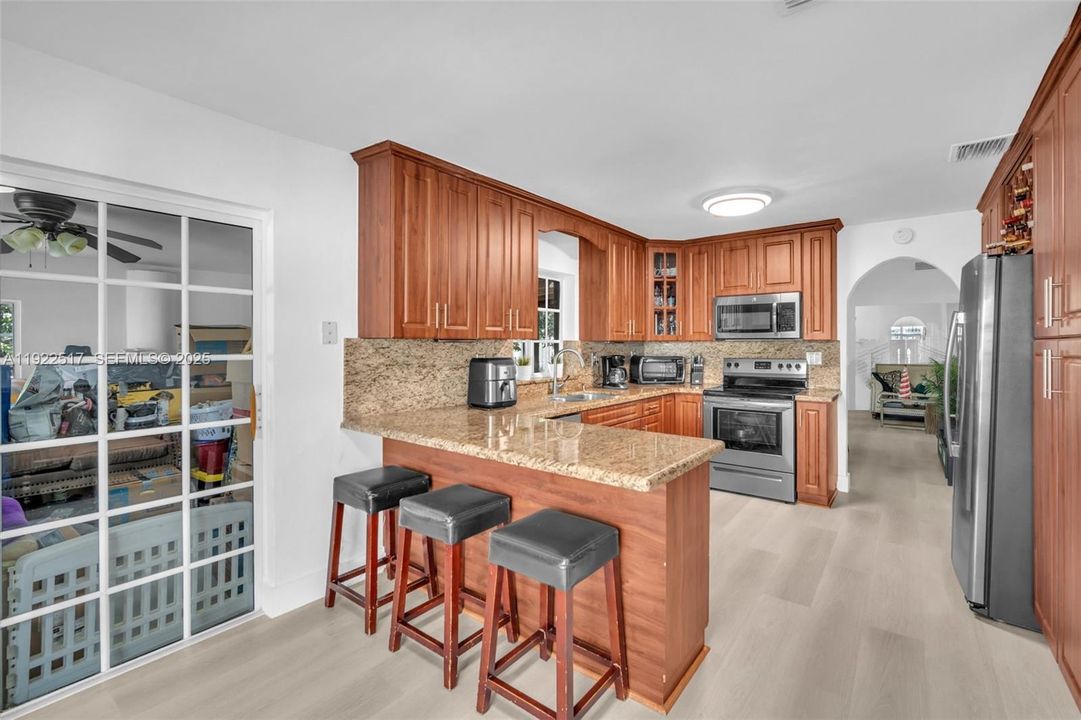 For Sale: $764,500 (4 beds, 2 baths, 1927 Square Feet)