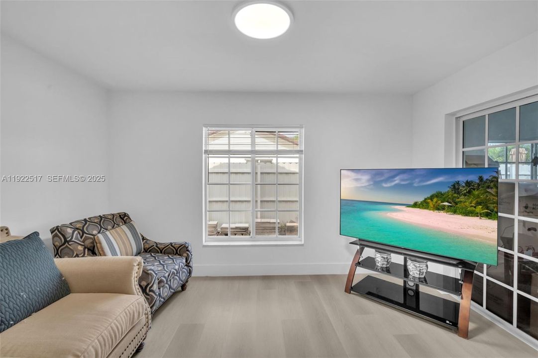 For Sale: $764,500 (4 beds, 2 baths, 1927 Square Feet)