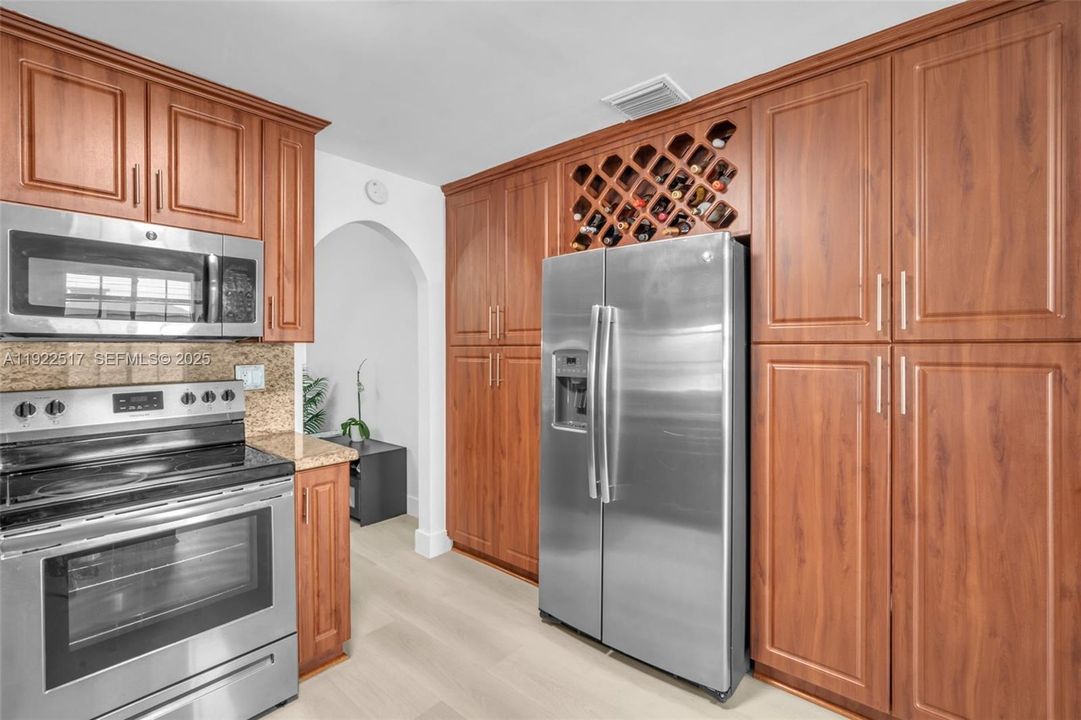 For Sale: $764,500 (4 beds, 2 baths, 1927 Square Feet)