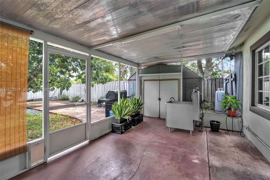 For Sale: $764,500 (4 beds, 2 baths, 1927 Square Feet)