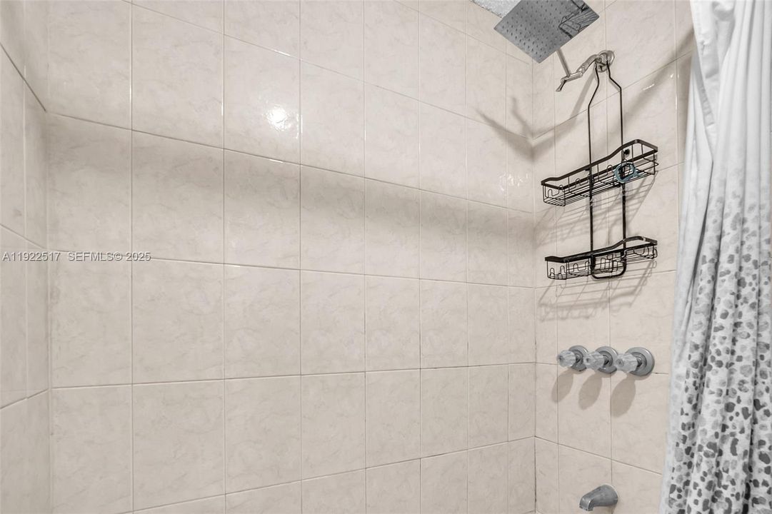 For Sale: $764,500 (4 beds, 2 baths, 1927 Square Feet)