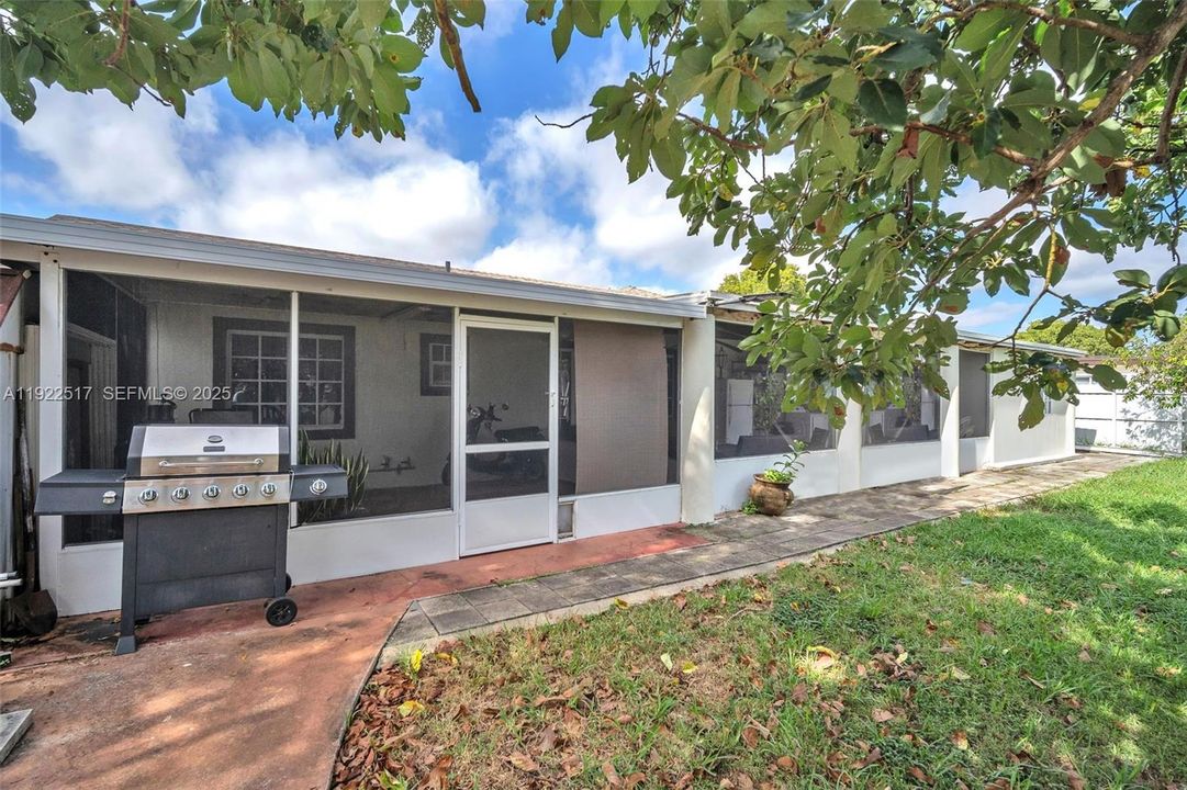 For Sale: $764,500 (4 beds, 2 baths, 1927 Square Feet)