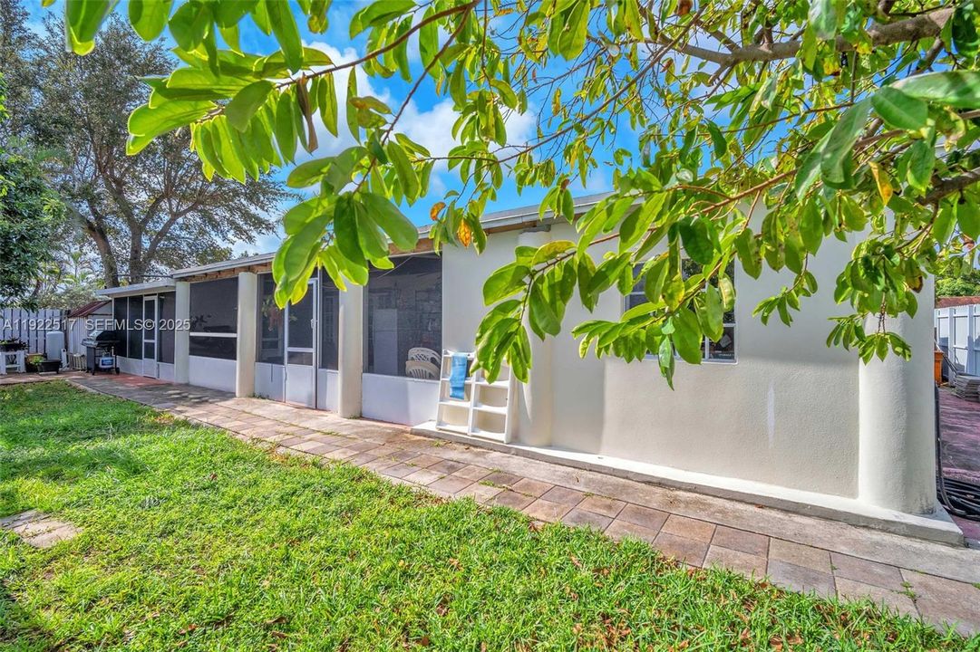 For Sale: $764,500 (4 beds, 2 baths, 1927 Square Feet)