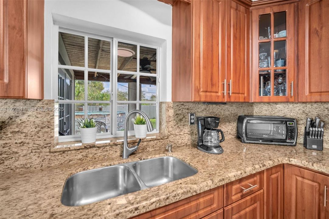 For Sale: $764,500 (4 beds, 2 baths, 1927 Square Feet)