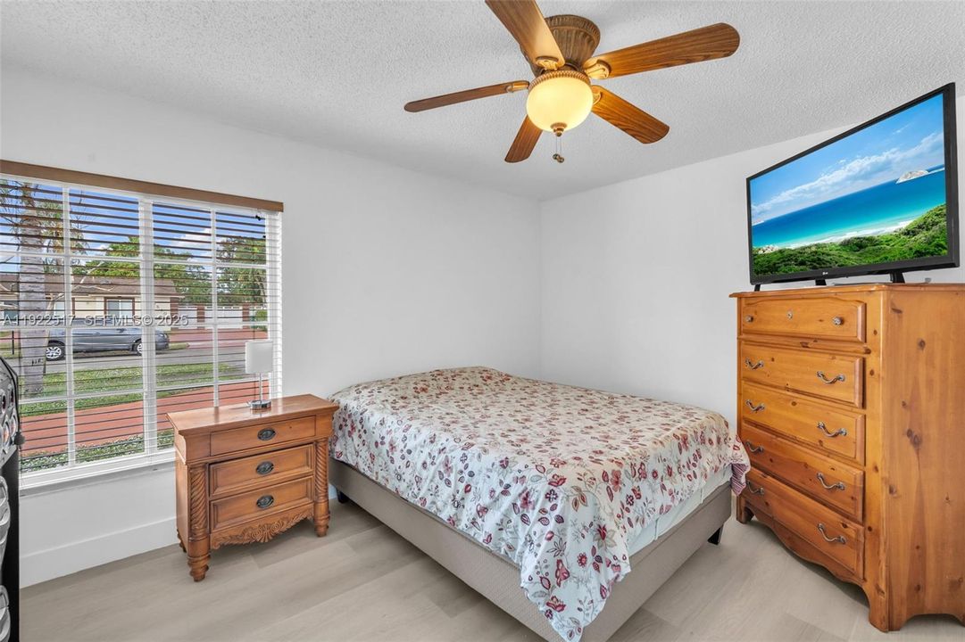 For Sale: $764,500 (4 beds, 2 baths, 1927 Square Feet)