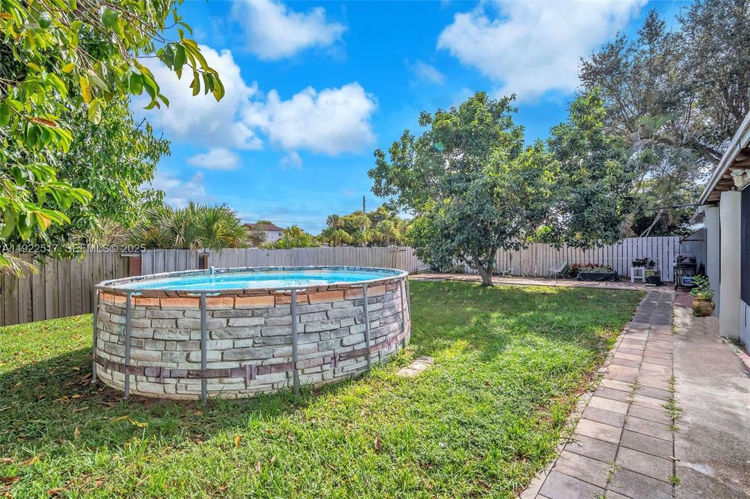 For Sale: $764,500 (4 beds, 2 baths, 1927 Square Feet)