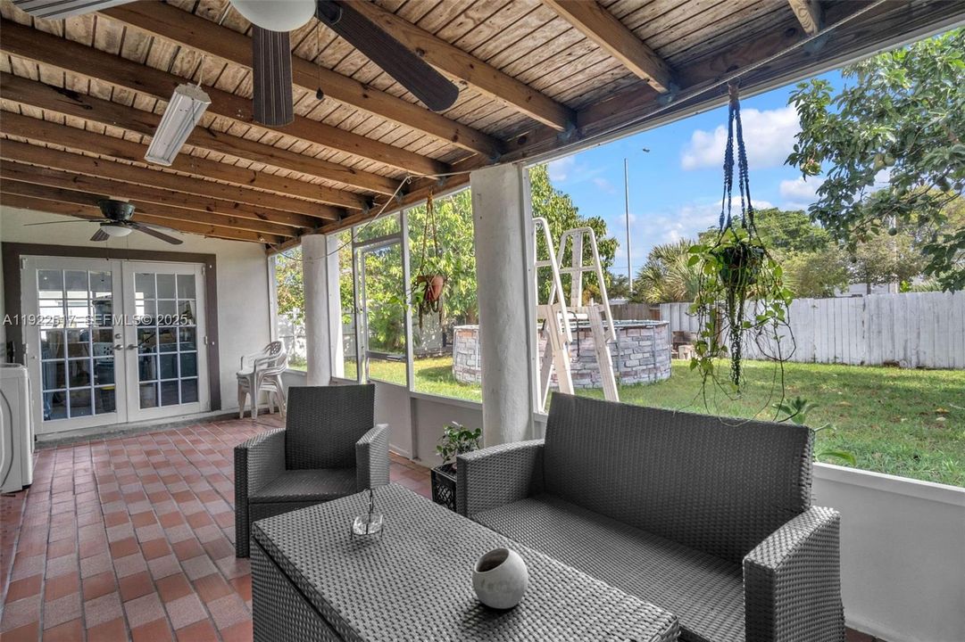 For Sale: $764,500 (4 beds, 2 baths, 1927 Square Feet)