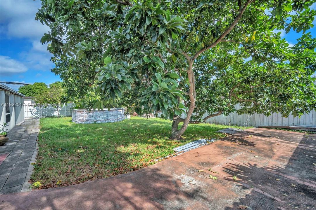 For Sale: $764,500 (4 beds, 2 baths, 1927 Square Feet)