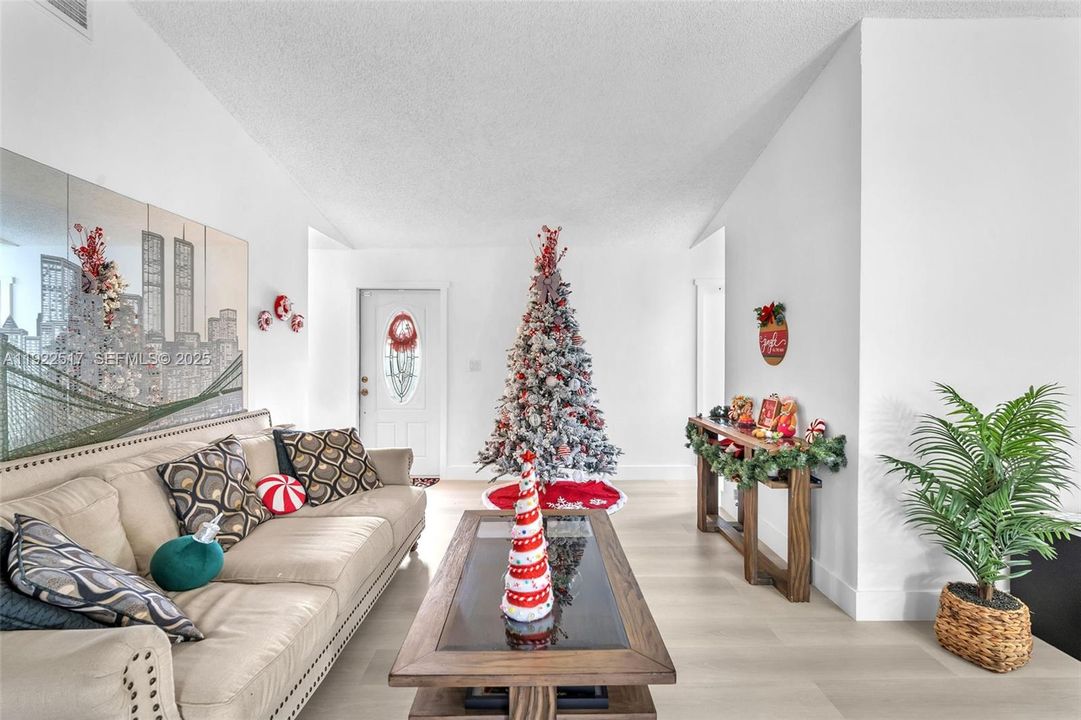 For Sale: $764,500 (4 beds, 2 baths, 1927 Square Feet)