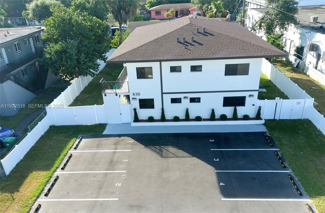 En Renta: $3,050 (3 camas, 2 baños, 4015 Pies cuadrados)