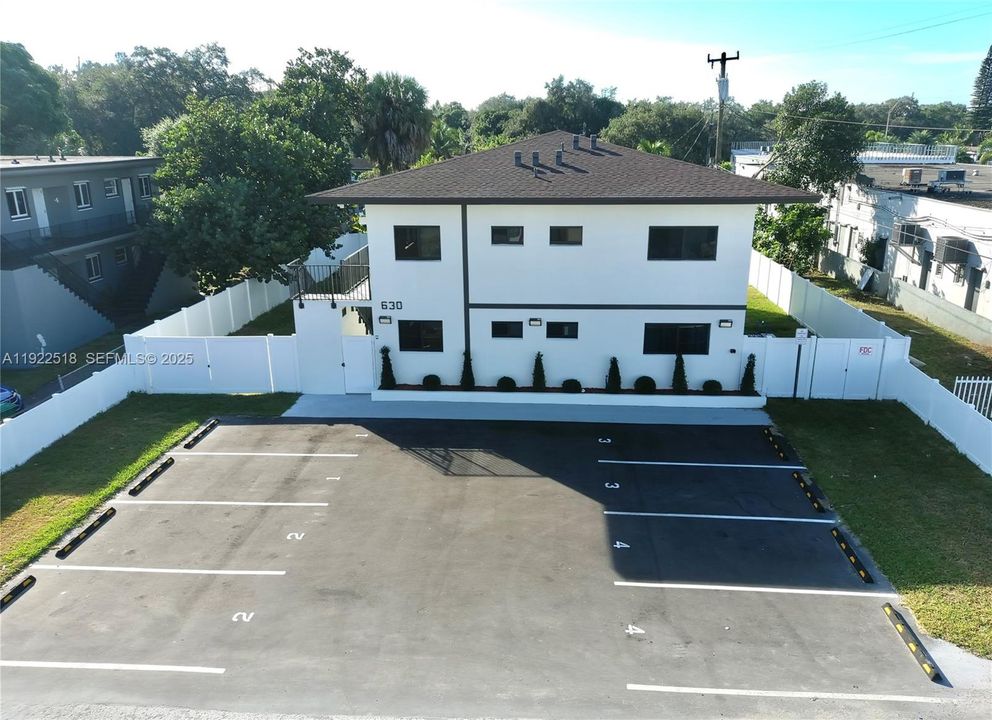 En Renta: $3,050 (3 camas, 2 baños, 4015 Pies cuadrados)