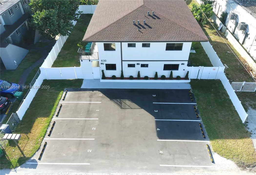 En Renta: $3,050 (3 camas, 2 baños, 4015 Pies cuadrados)