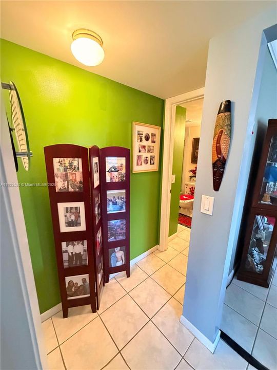 For Sale: $179,000 (2 beds, 2 baths, 922 Square Feet)