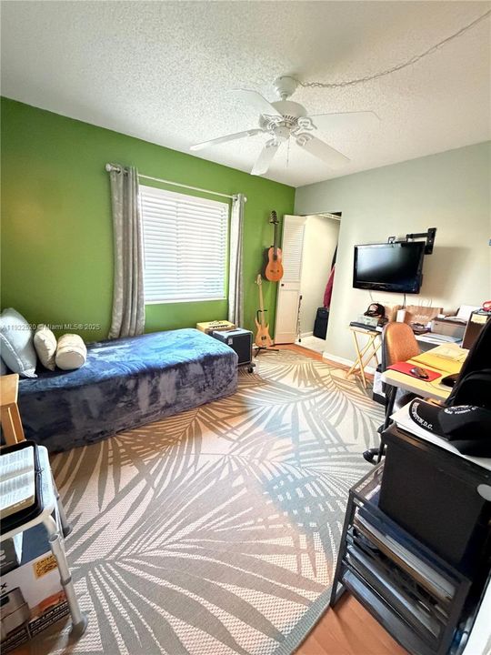 For Sale: $179,000 (2 beds, 2 baths, 922 Square Feet)