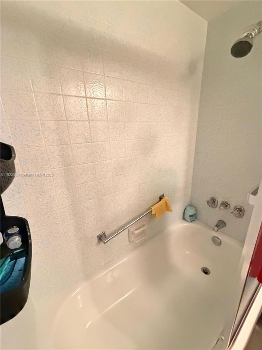 For Sale: $179,000 (2 beds, 2 baths, 922 Square Feet)