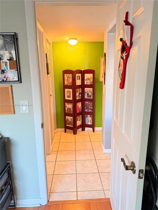 For Sale: $179,000 (2 beds, 2 baths, 922 Square Feet)