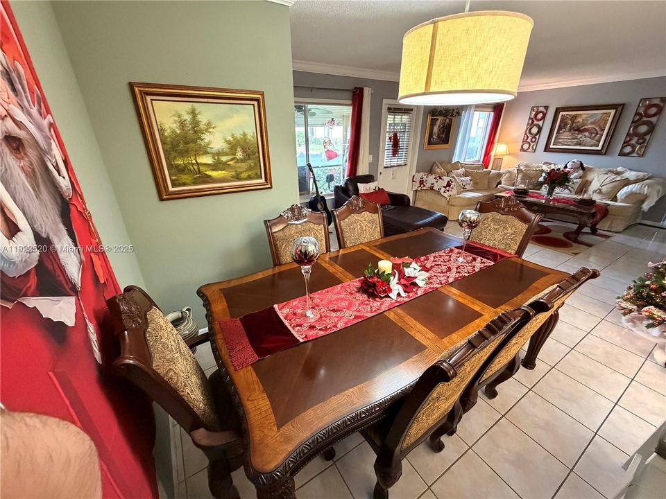 For Sale: $179,000 (2 beds, 2 baths, 922 Square Feet)