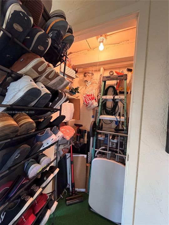 For Sale: $179,000 (2 beds, 2 baths, 922 Square Feet)