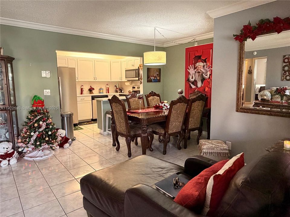 For Sale: $179,000 (2 beds, 2 baths, 922 Square Feet)