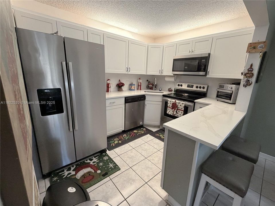For Sale: $179,000 (2 beds, 2 baths, 922 Square Feet)