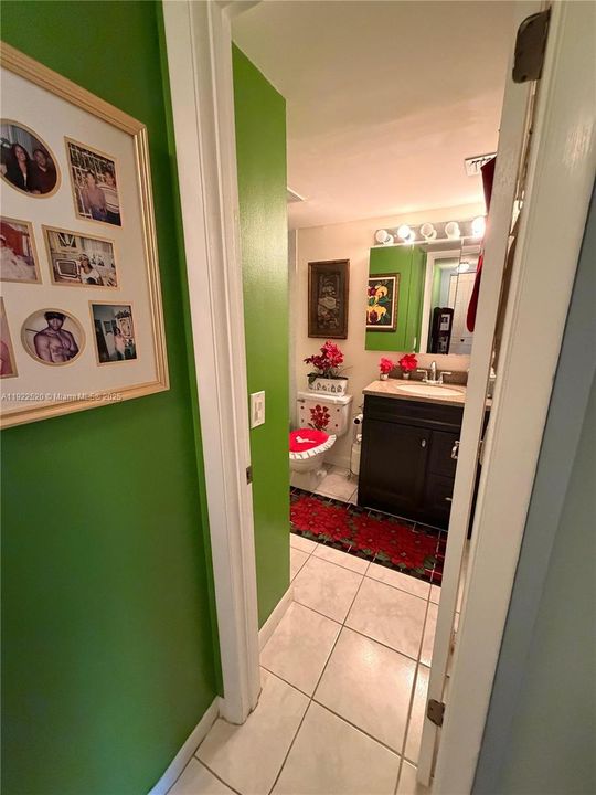 For Sale: $179,000 (2 beds, 2 baths, 922 Square Feet)