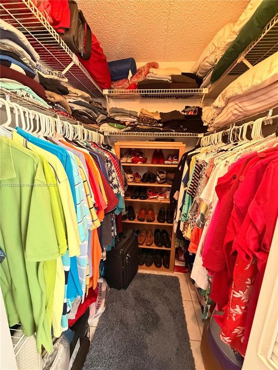 For Sale: $179,000 (2 beds, 2 baths, 922 Square Feet)