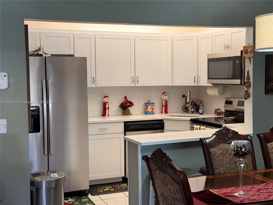 For Sale: $179,000 (2 beds, 2 baths, 922 Square Feet)