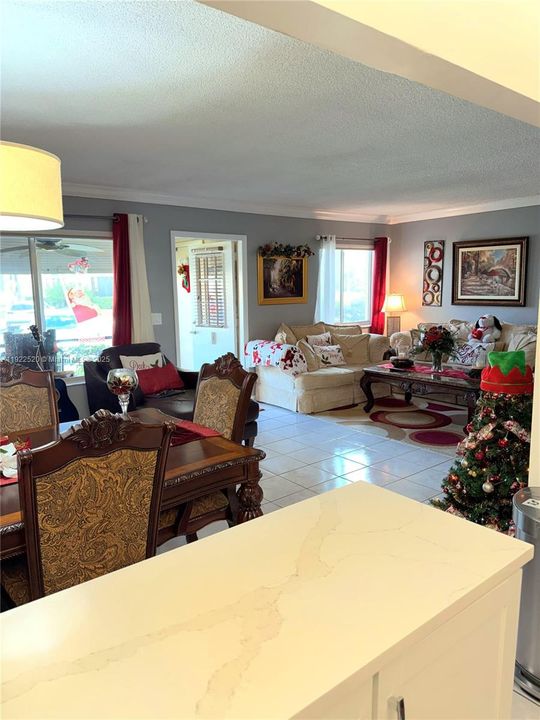 For Sale: $179,000 (2 beds, 2 baths, 922 Square Feet)