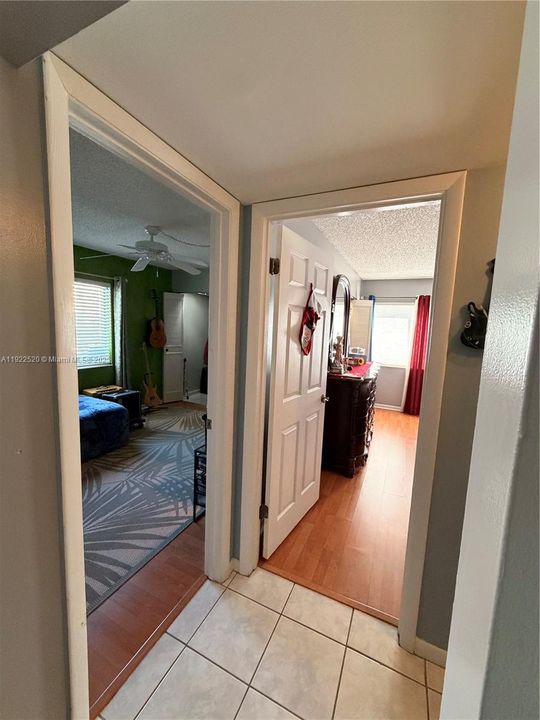 For Sale: $179,000 (2 beds, 2 baths, 922 Square Feet)