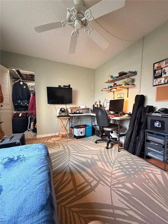 For Sale: $179,000 (2 beds, 2 baths, 922 Square Feet)