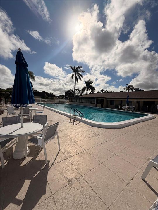 For Sale: $179,000 (2 beds, 2 baths, 922 Square Feet)