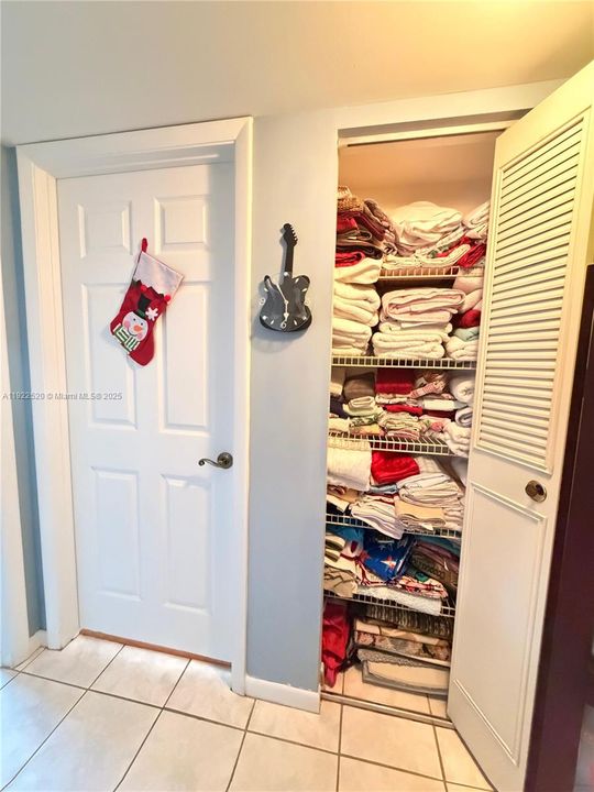 For Sale: $179,000 (2 beds, 2 baths, 922 Square Feet)