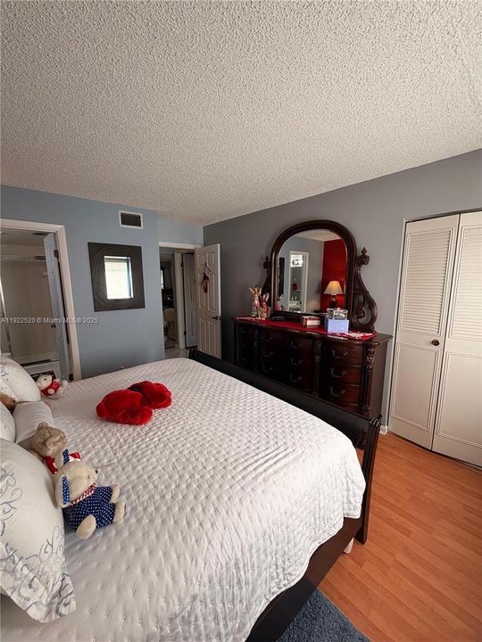 For Sale: $179,000 (2 beds, 2 baths, 922 Square Feet)