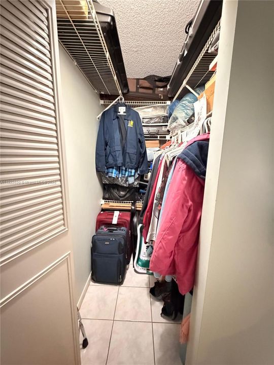 For Sale: $179,000 (2 beds, 2 baths, 922 Square Feet)