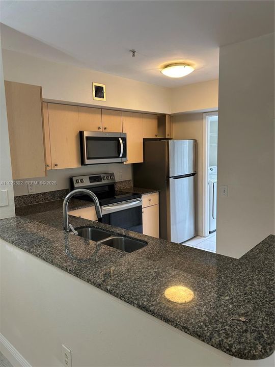 出租: $2,300 (2 贝兹, 2 浴室, 1080 平方英尺)