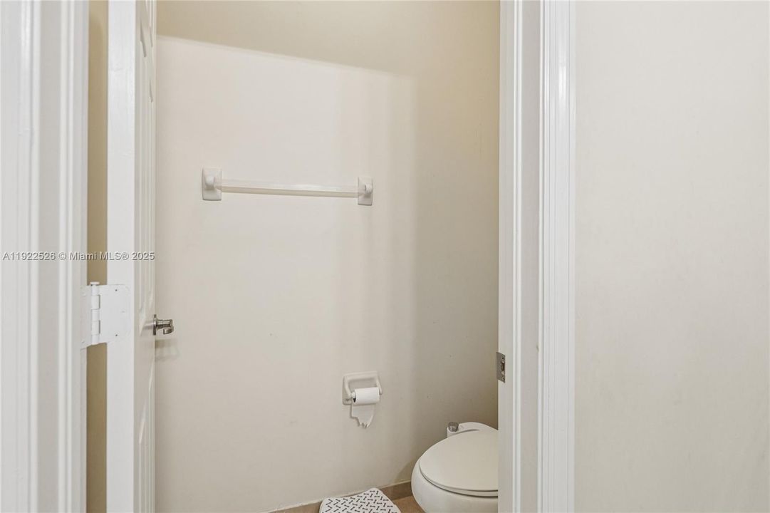 For Sale: $450,000 (5 beds, 3 baths, 1868 Square Feet)